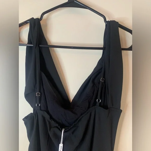 Petal and Pup Black Kamryn Maxi Dress - Picture 10 of 16